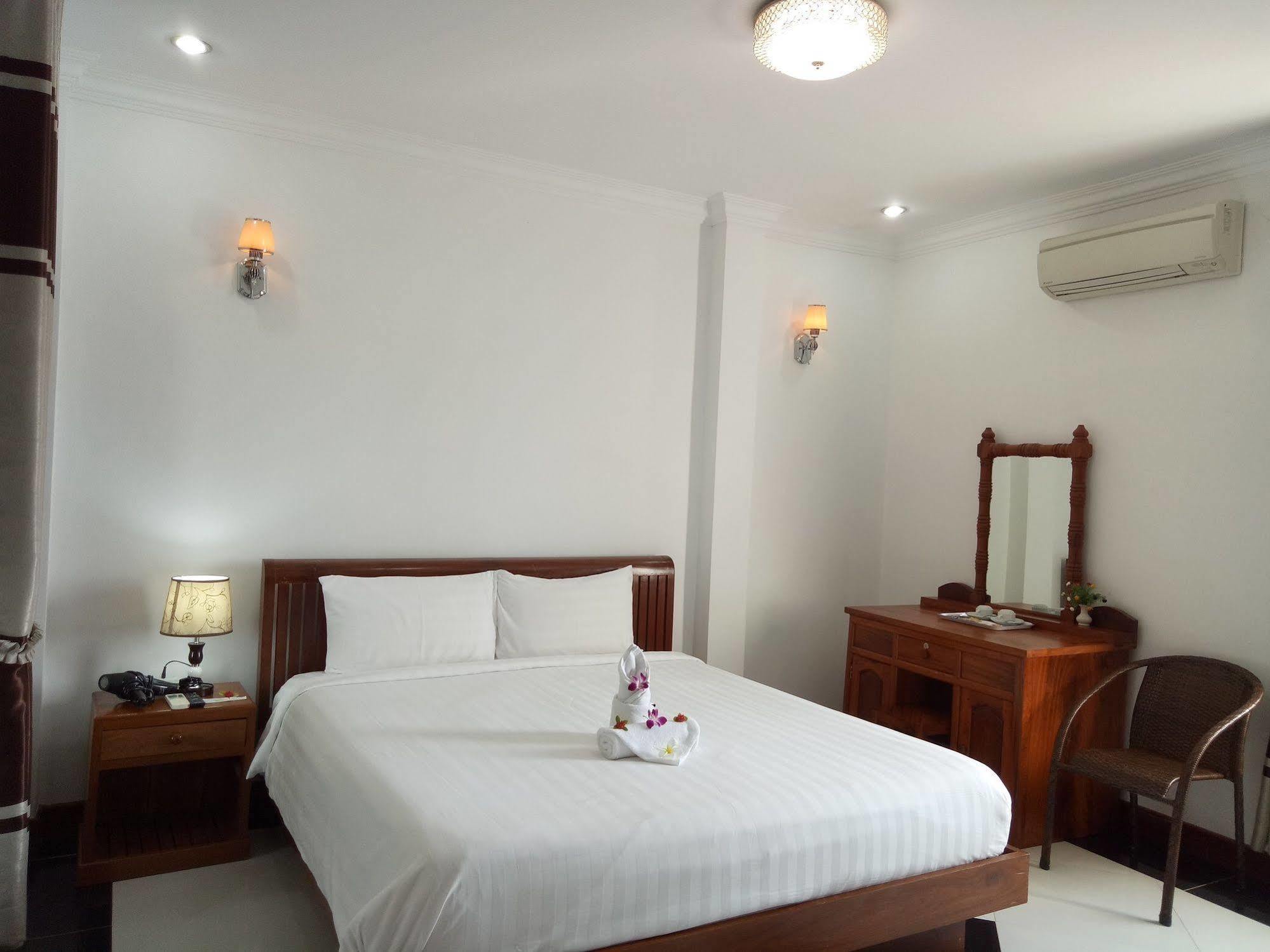 Oriental Siem Reap Hotel Bagian luar foto
